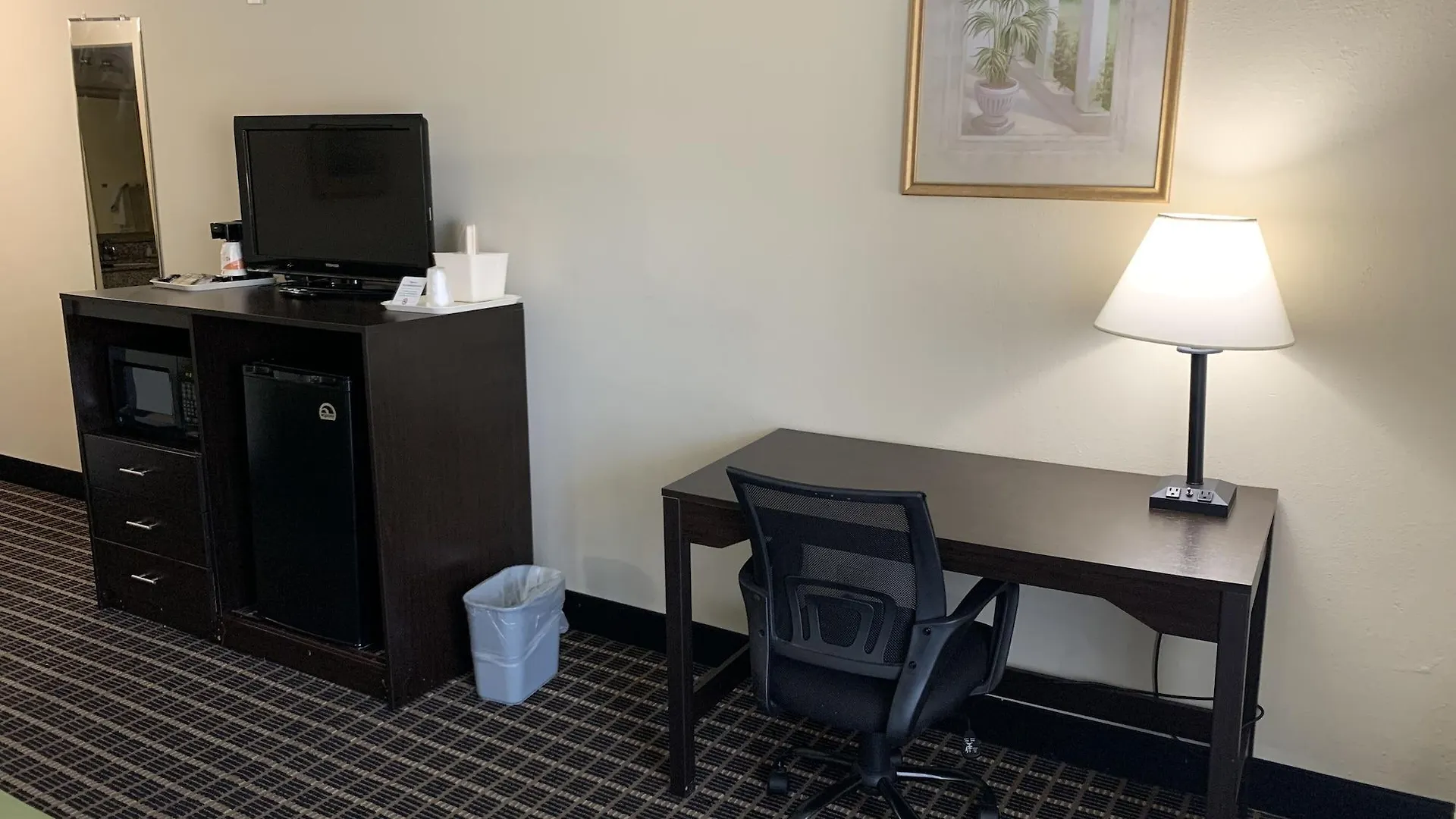 Quality Inn & Suites Pensacola Bayview Ferry Pass Hotel