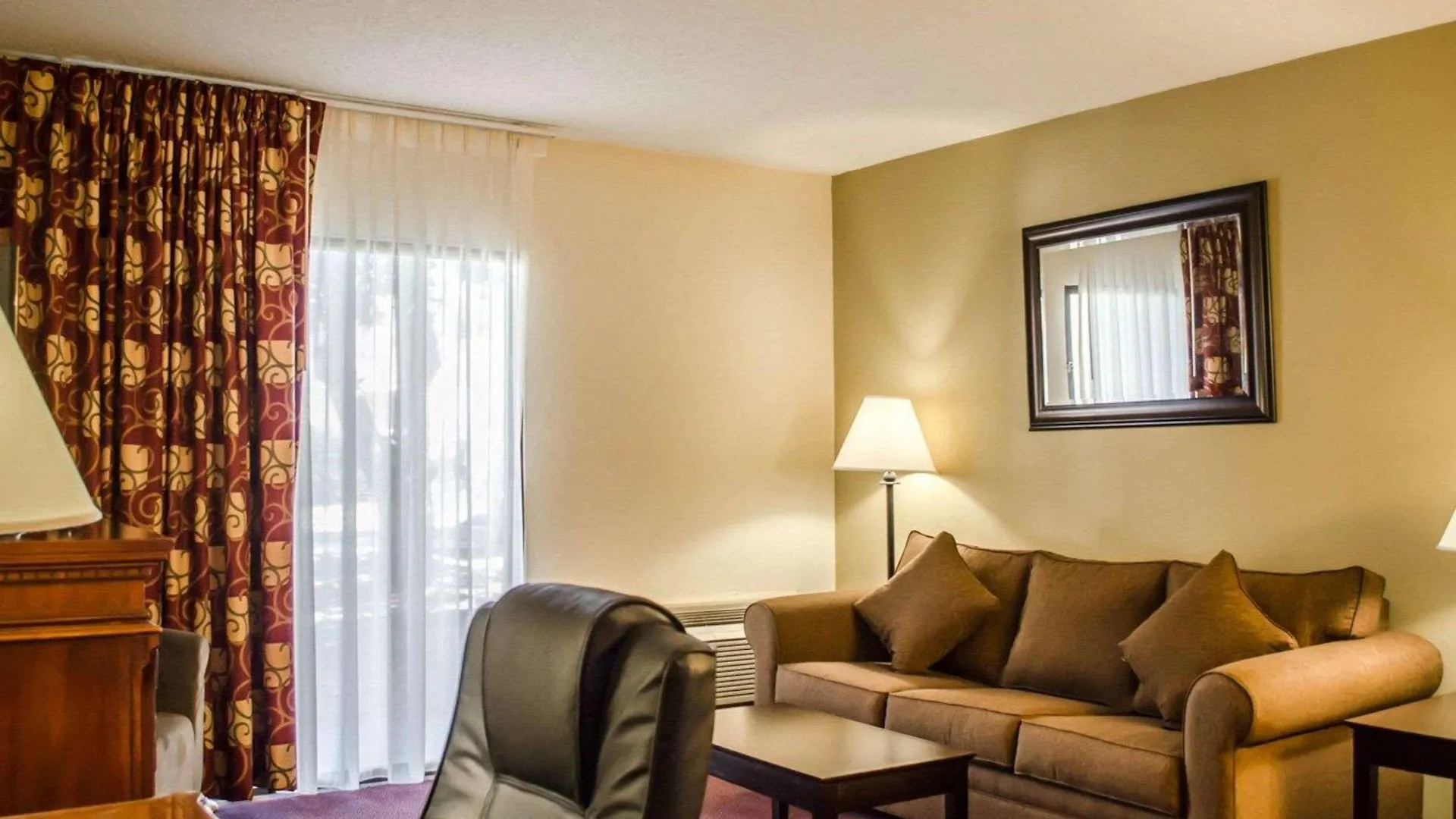 Hotel Quality Inn & Suites Pensacola Bayview Ferry Pass