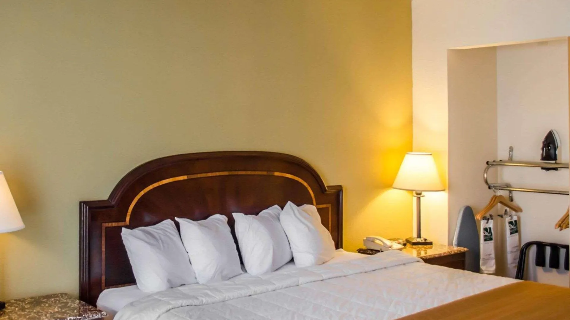 Quality Inn & Suites Pensacola Bayview Ferry Pass Hotell