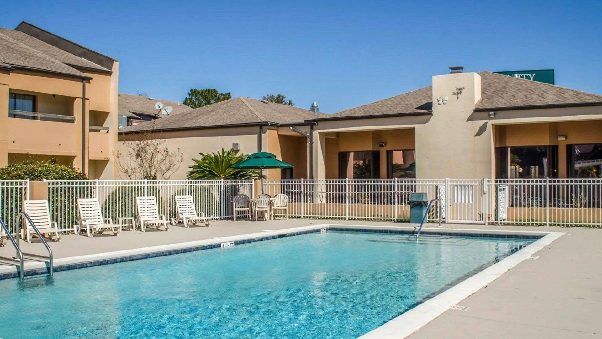Quality Inn & Suites Pensacola Bayview Ferry Pass Hotell