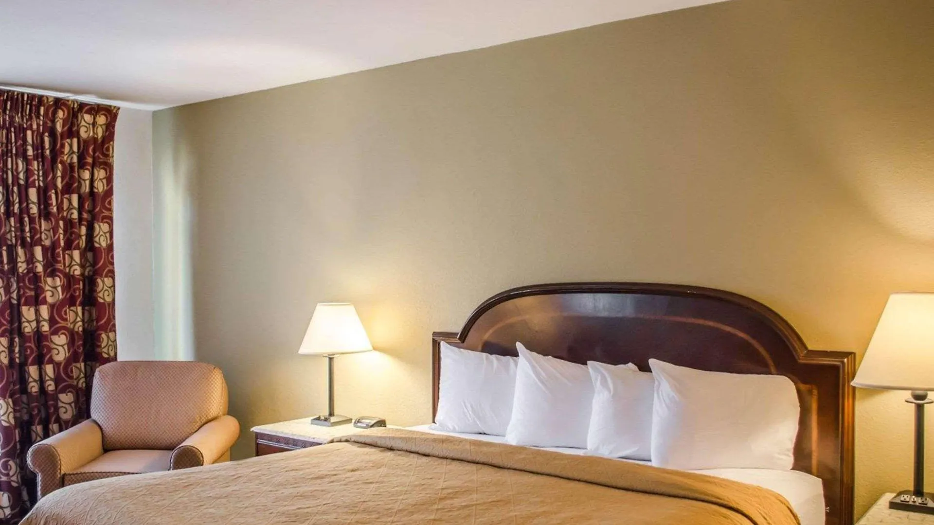 Quality Inn & Suites Pensacola Bayview Ferry Pass