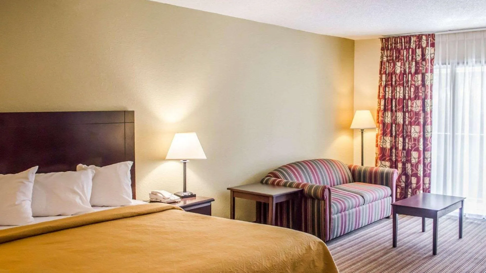 Quality Inn & Suites Pensacola Bayview Ferry Pass 2*,  USA