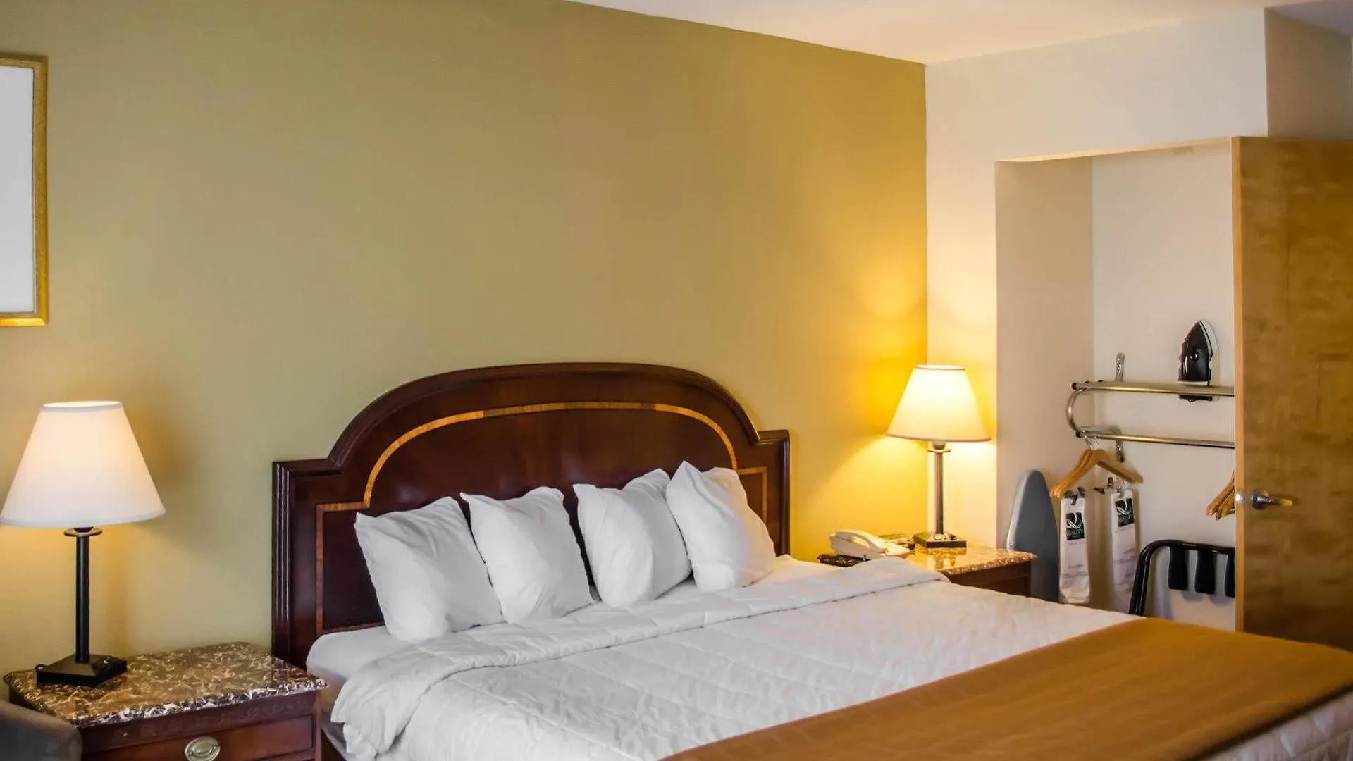 Quality Inn & Suites Pensacola Bayview Ferry Pass Hotell