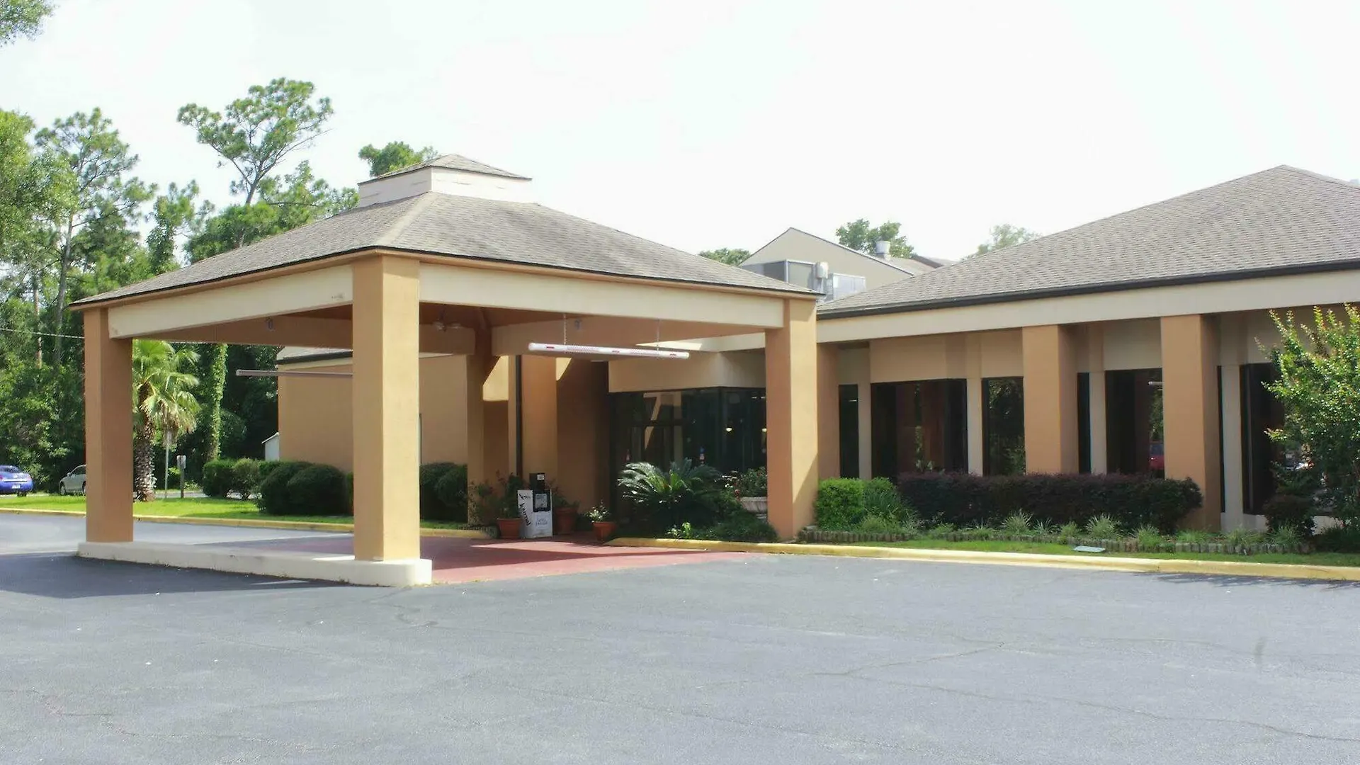 Quality Inn & Suites Pensacola Bayview Ferry Pass 2*,